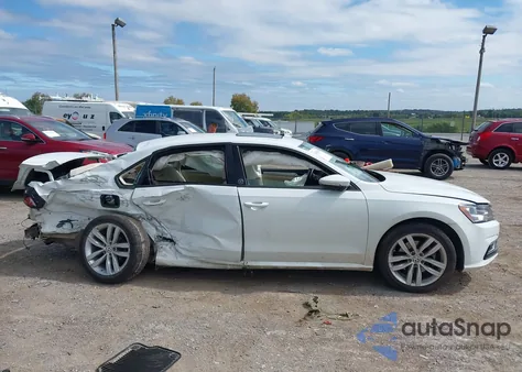 2019 Volkswagen Passat 2.0T Wolfsburg Edition z USA, uszkodzony, nr VIN 1VWLA7A34KC012386